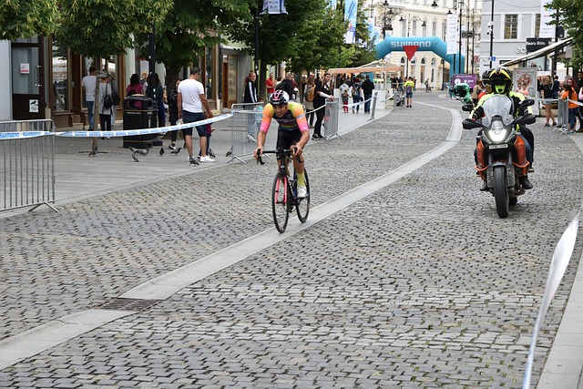 女球迷采访：爱着海因克斯的拜仁铁粉，她即将踏上高考的考场.